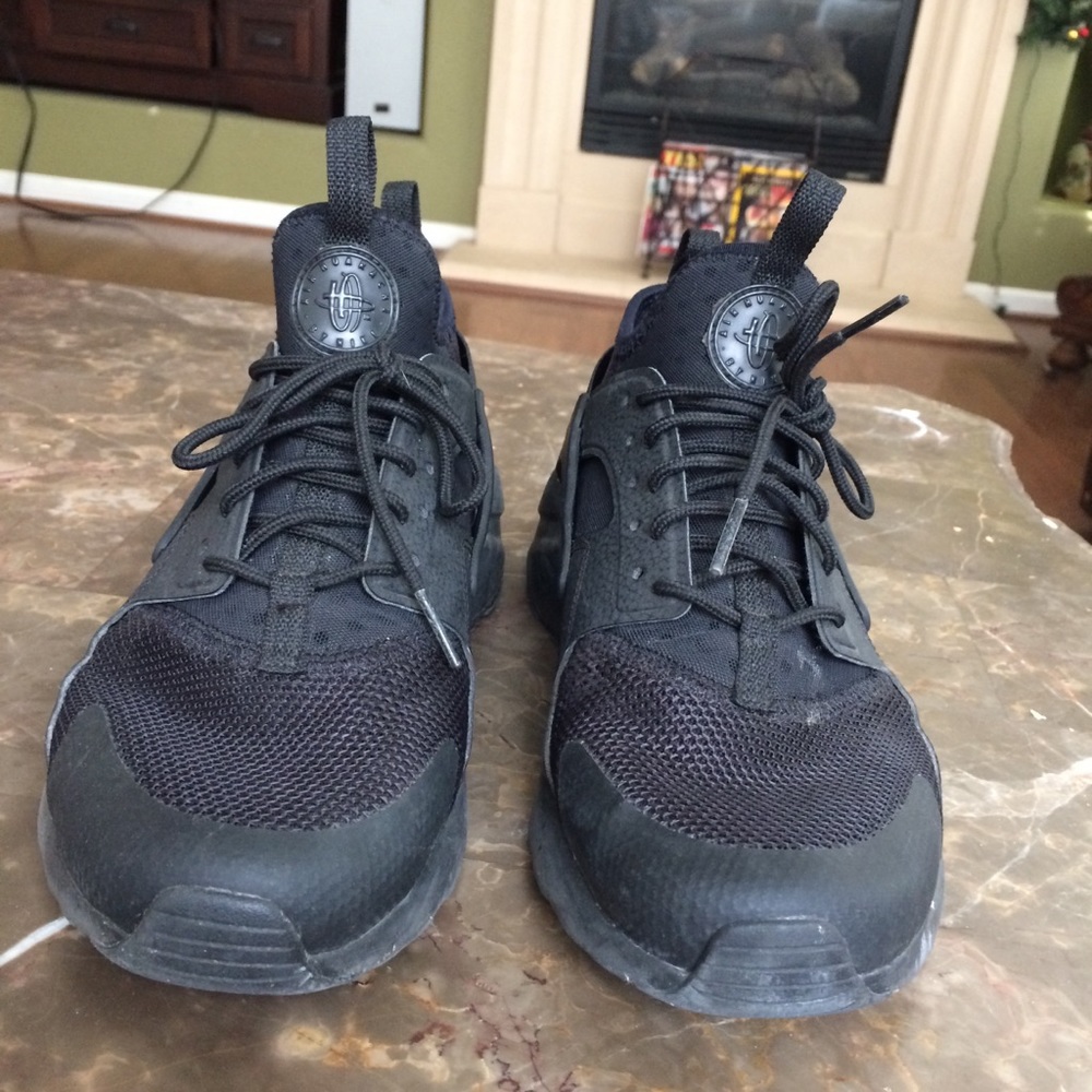 Black Huaraches Size 6.5